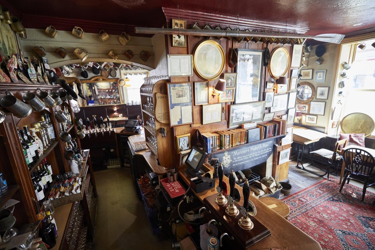 Отель Wykeham Arms Винчестер Экстерьер фото